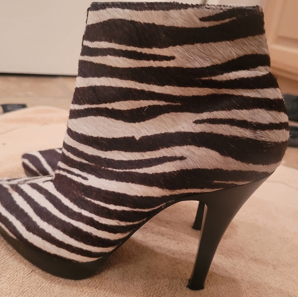 Steve Madden Zebra booties - Picture 6 of 12